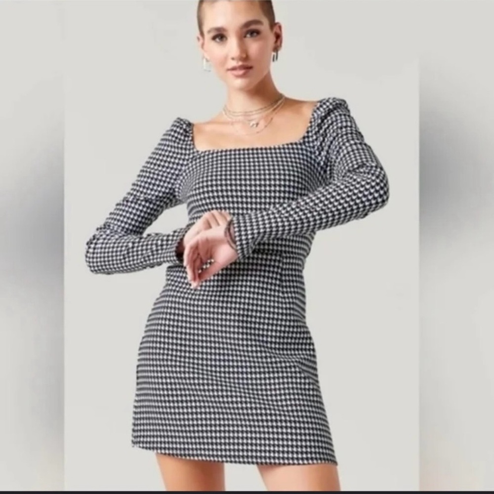 Francesca’s Black & White Houndstooth Square Neck Mini Dress NWT Size L